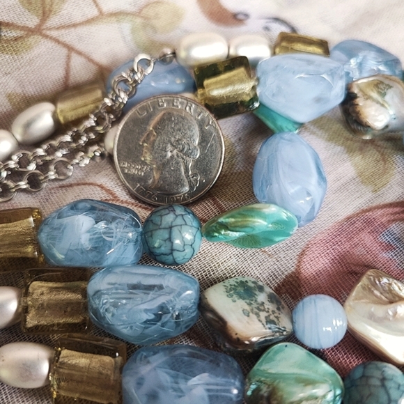 Triple Strand Shell Acrylic Glass Beaded Blue Green NY Brand  Necklace Beachcore - Picture 8 of 11